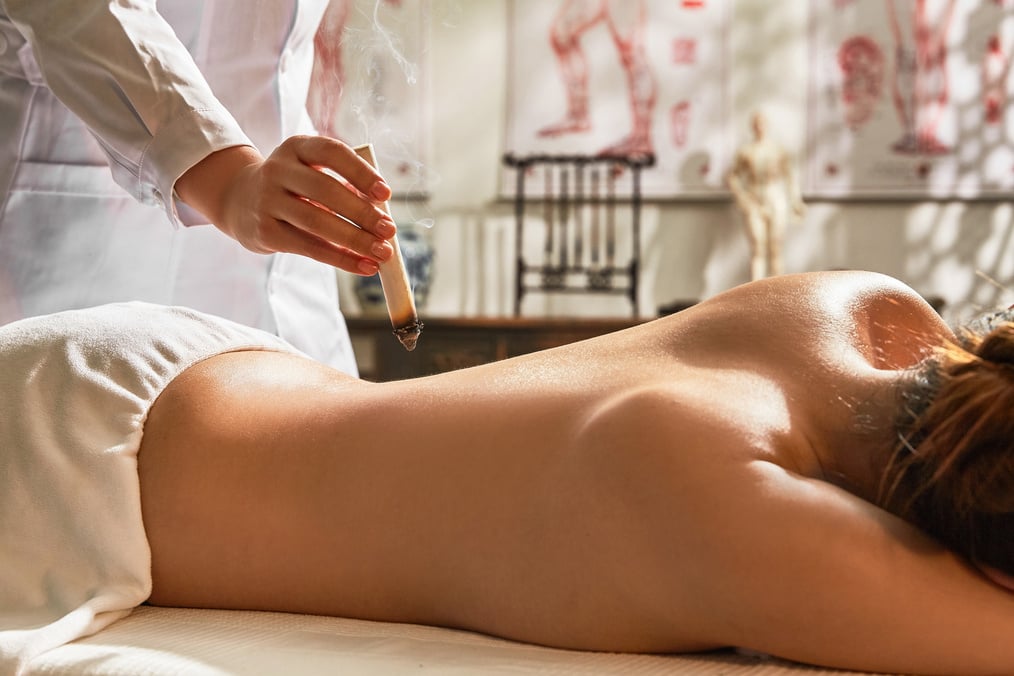 A young woman of moxibustion therapy